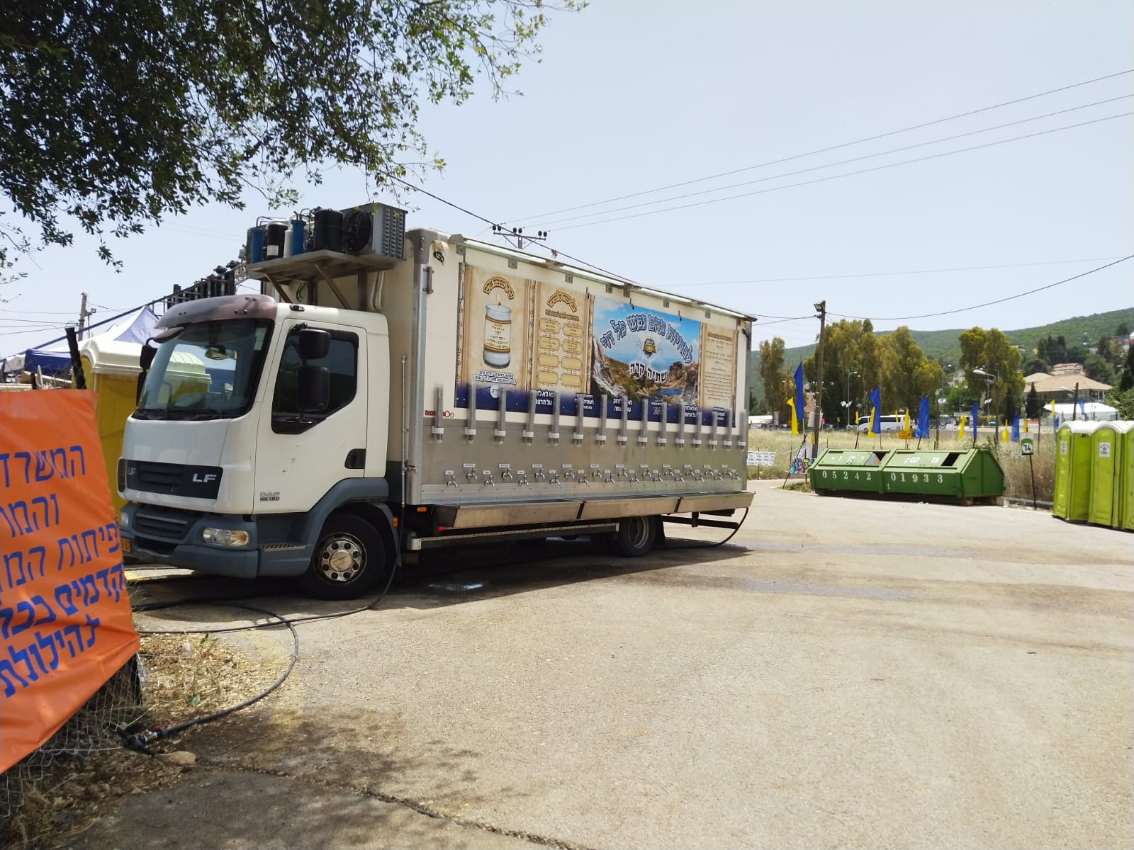 תמונה מכונית חלוקת שתיה להחיות בהם נפש - רובין שלמה